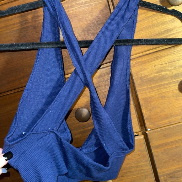 deep cut tank top - Picture 2 of 2